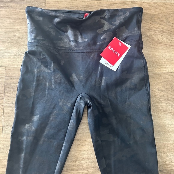 Spanx Look at Me Now Seamless Leggings – Black Camo, Size Small, NWT - Picture 4 of 7